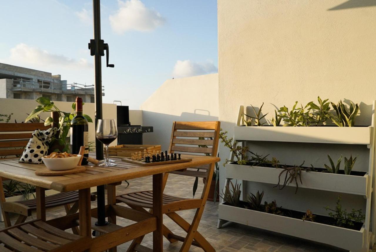 Cosy Designer Seaview Penthouse With Terrace & Bbq Lejlighed San Pawl il-Baħar Eksteriør billede